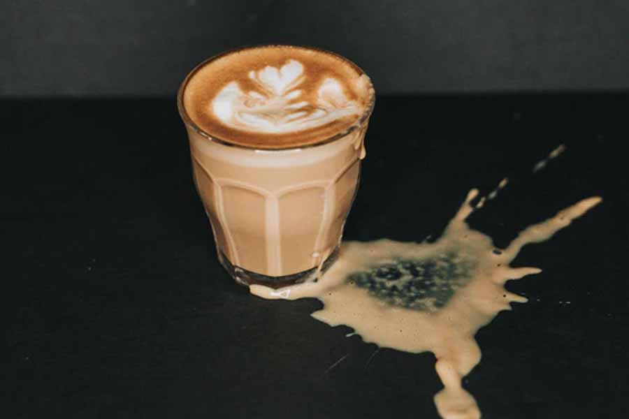 Tips Ampuh Bersihkan Karpet dari Noda Tinta dan Kopi