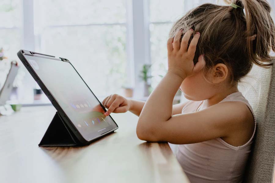 6 Tips Agar Tetap Sabar Menemani Anak Online School