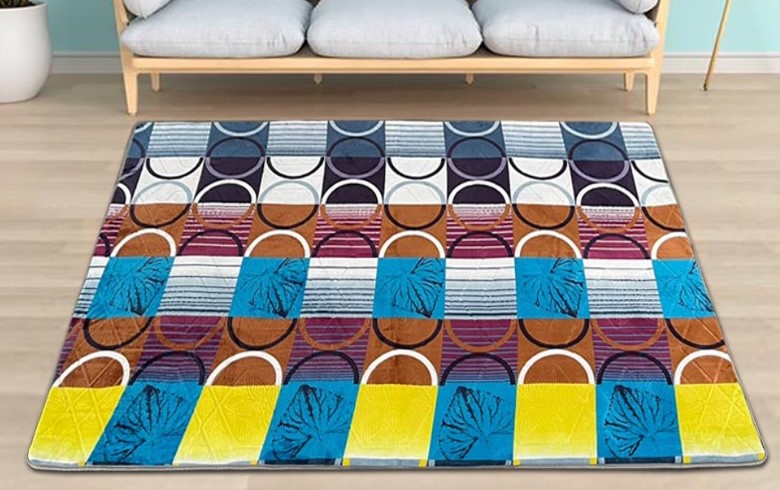 Tips Percantik Ruangan Dengan Karpet Berwarna Mencolok