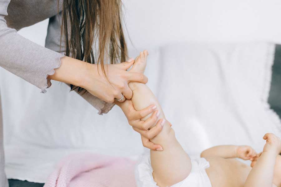 Baby Massage dan Segudang Manfaatnya Bagi Si Kecil