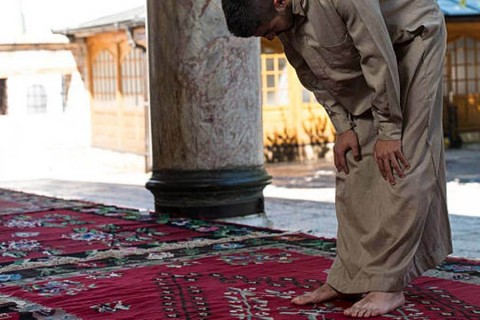 Cara Menjaga Karpet Masjid Tetap Bersih dan Wangi