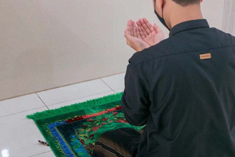 5 Perlengkapan Yang Wajib Digunakan Saat Beribadah Sholat