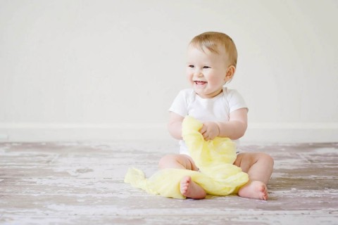 Si Kecil Belum Merangkak? Yuk, Coba Tips Mudah Ajari Anak Merangkak!!